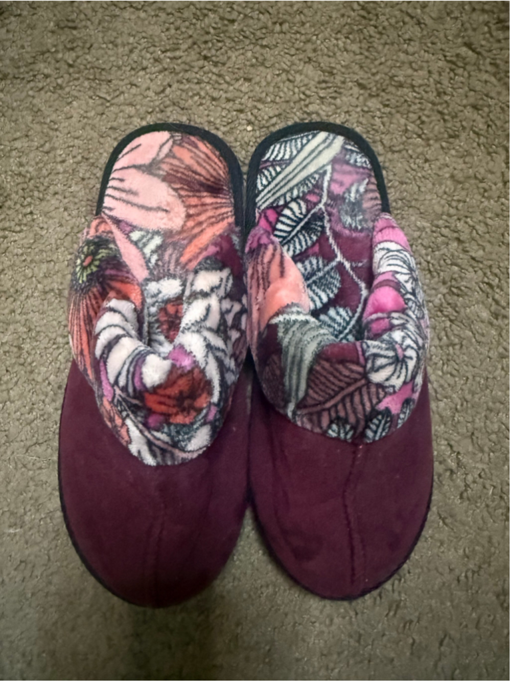 Women's Vera Bradley Cozy Slippers Size 7.5 Burgundy Floral